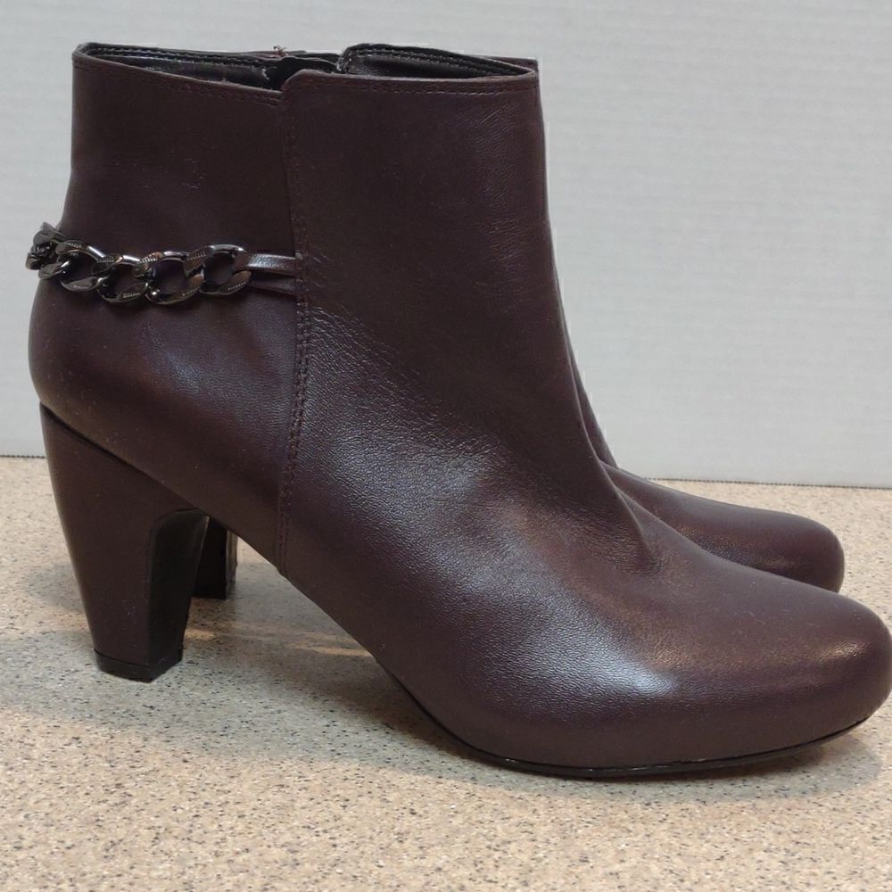 👍 Purple Comfort Booties Size 9.  A1